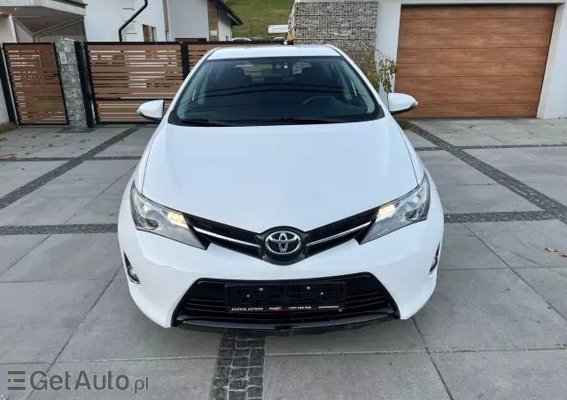 TOYOTA Auris 1.4 D-4D Edition