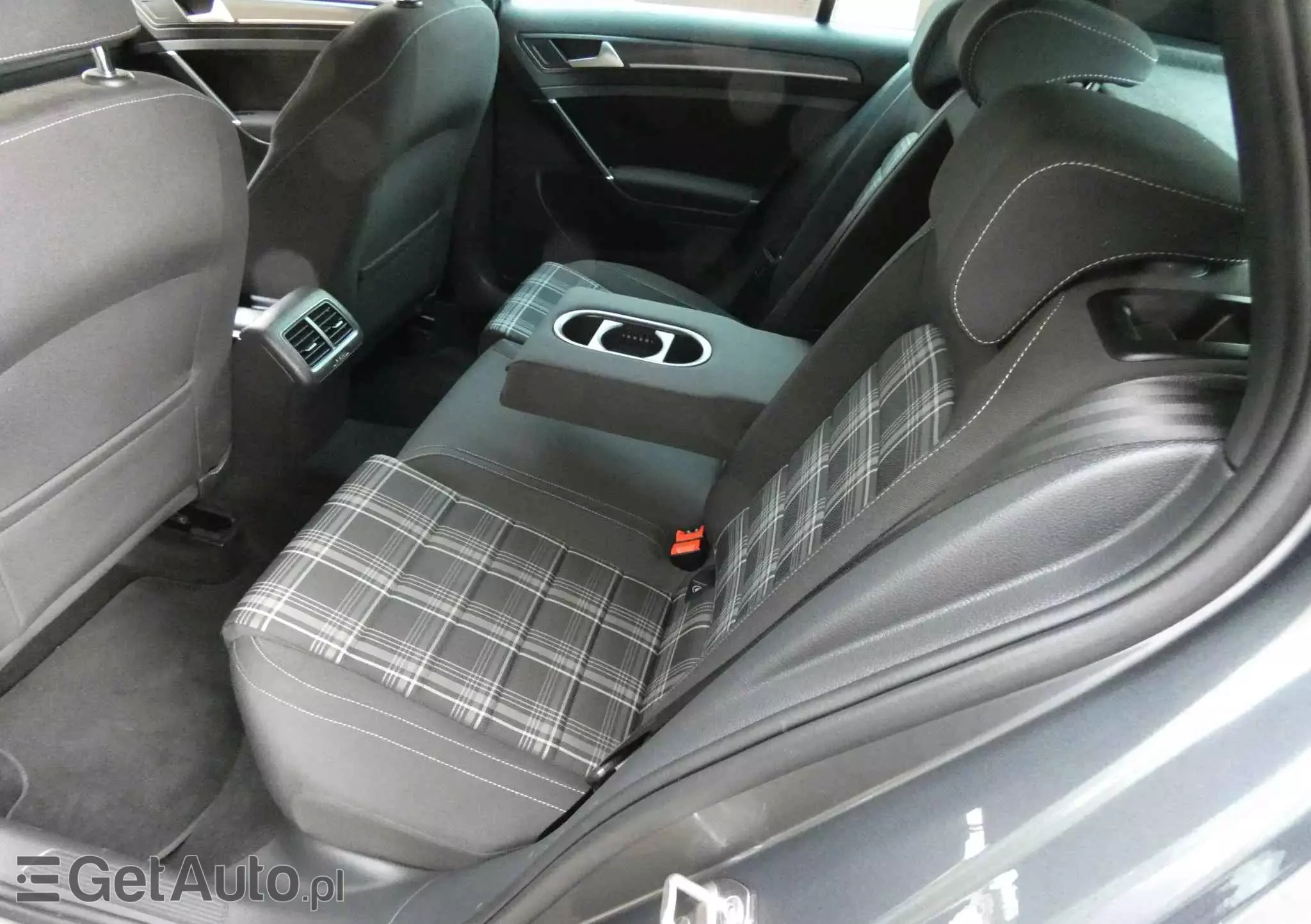 VOLKSWAGEN Golf VII 2.0 TDI BMT GTD