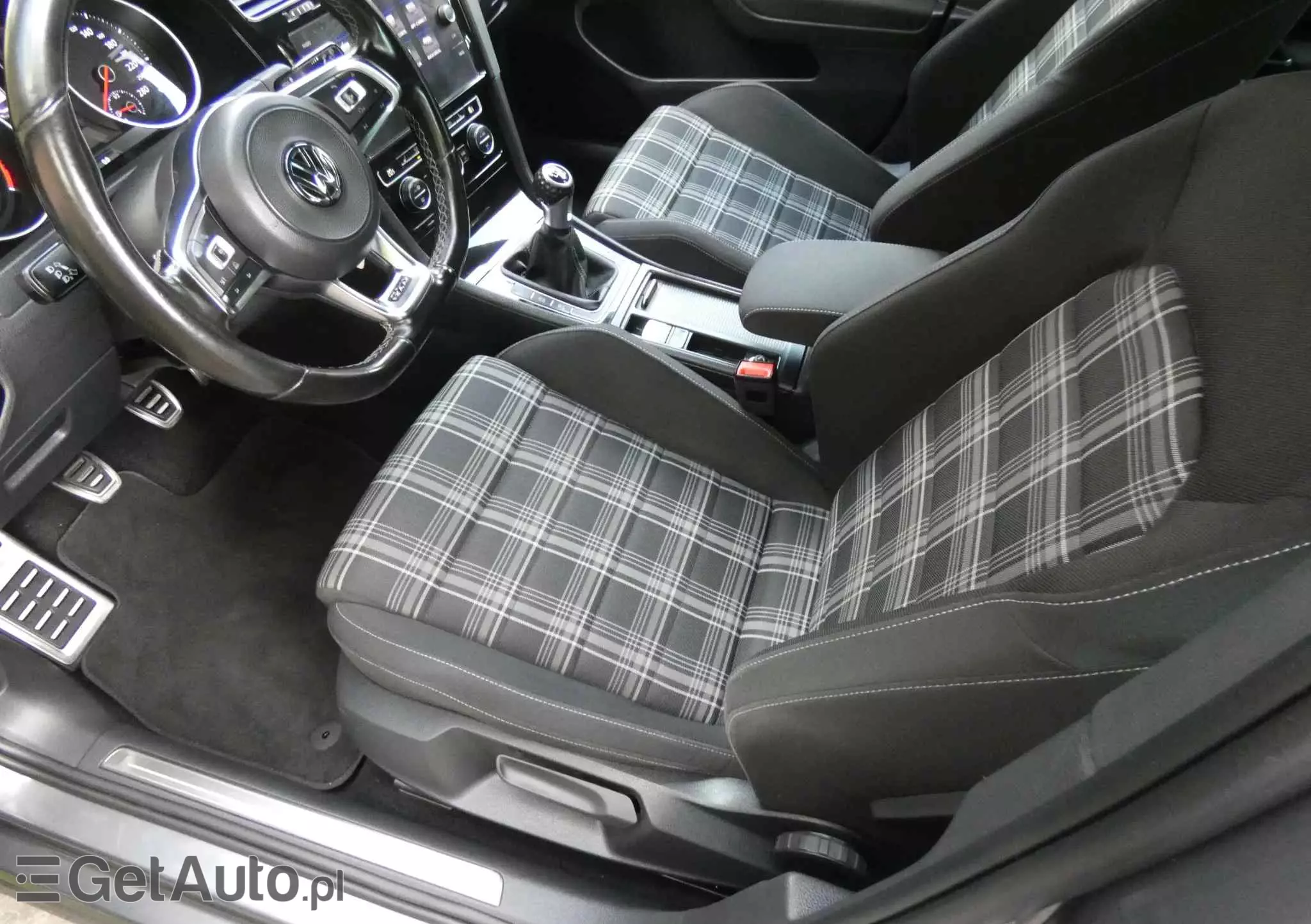 VOLKSWAGEN Golf VII 2.0 TDI BMT GTD