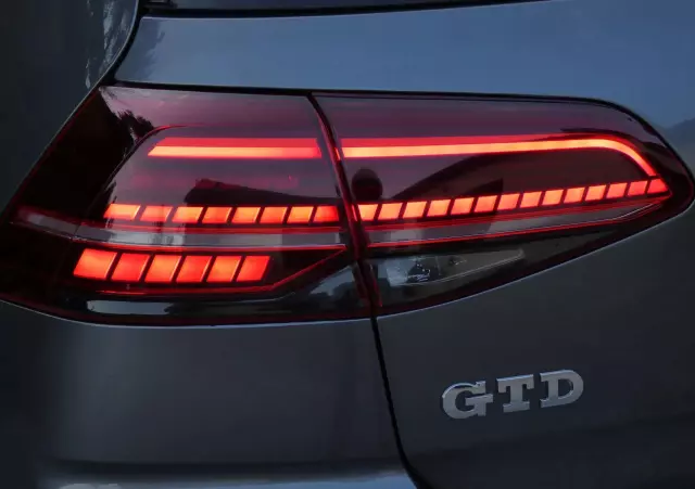 VOLKSWAGEN Golf VII 2.0 TDI BMT GTD