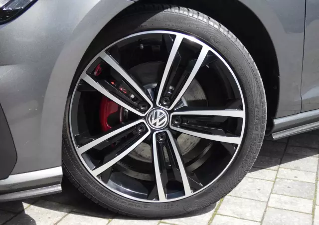 VOLKSWAGEN Golf VII 2.0 TDI BMT GTD