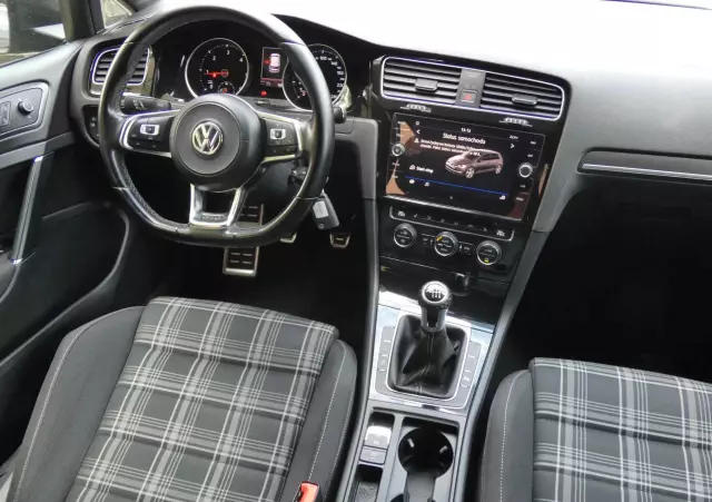 VOLKSWAGEN Golf VII 2.0 TDI BMT GTD
