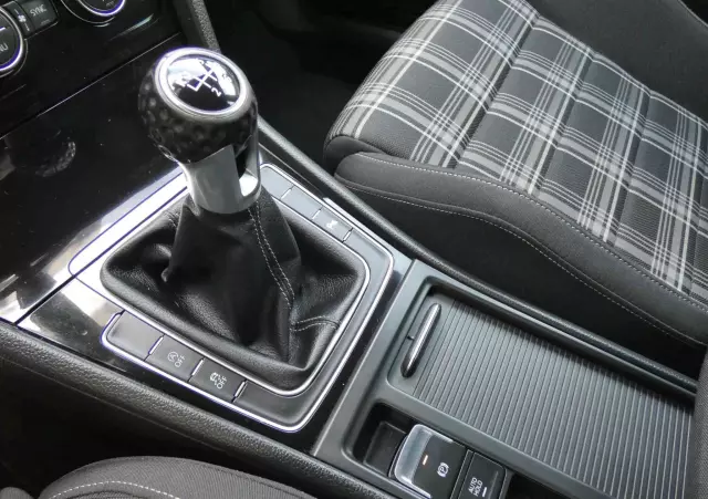 VOLKSWAGEN Golf VII 2.0 TDI BMT GTD