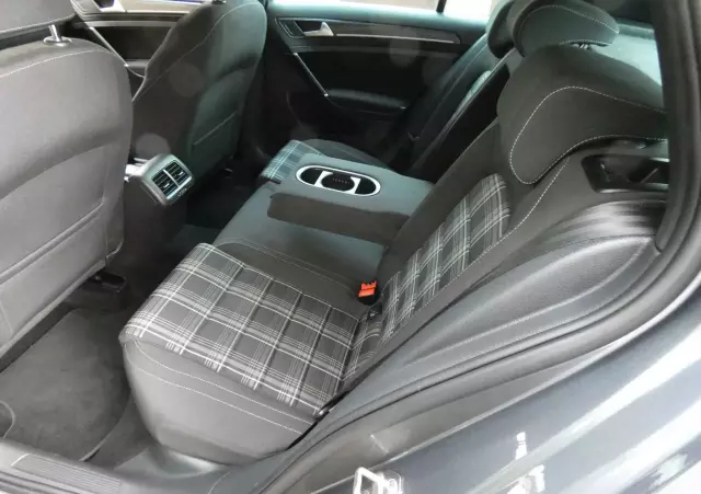 VOLKSWAGEN Golf VII 2.0 TDI BMT GTD