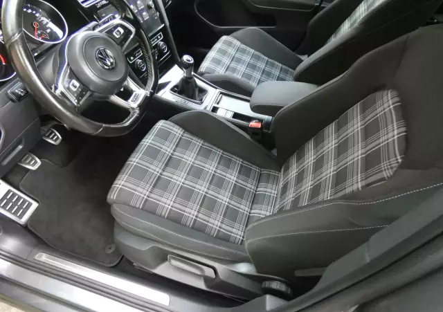 VOLKSWAGEN Golf VII 2.0 TDI BMT GTD