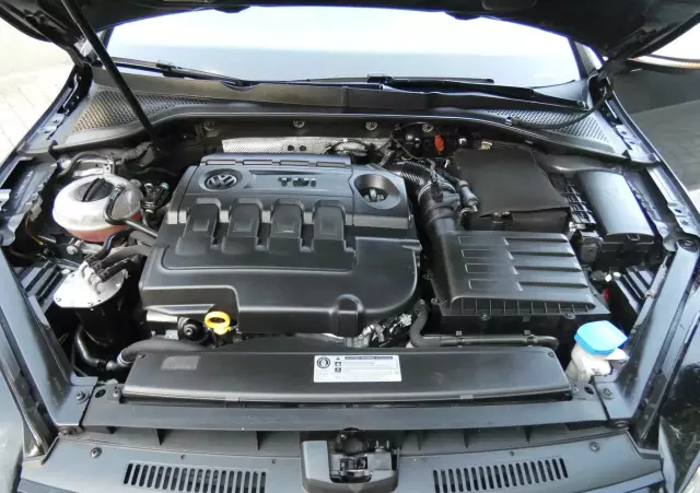 VOLKSWAGEN Golf VII 2.0 TDI BMT GTD