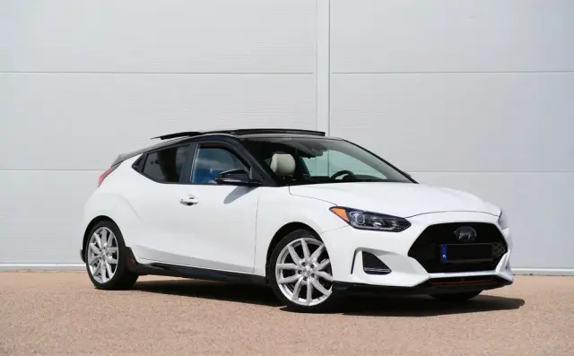 HYUNDAI Veloster 