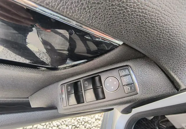 MERCEDES-BENZ Klasa C 180 Kompressor Elegance