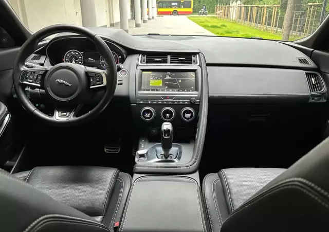 JAGUAR E-Pace 