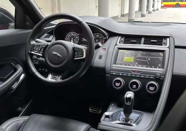 JAGUAR E-Pace 