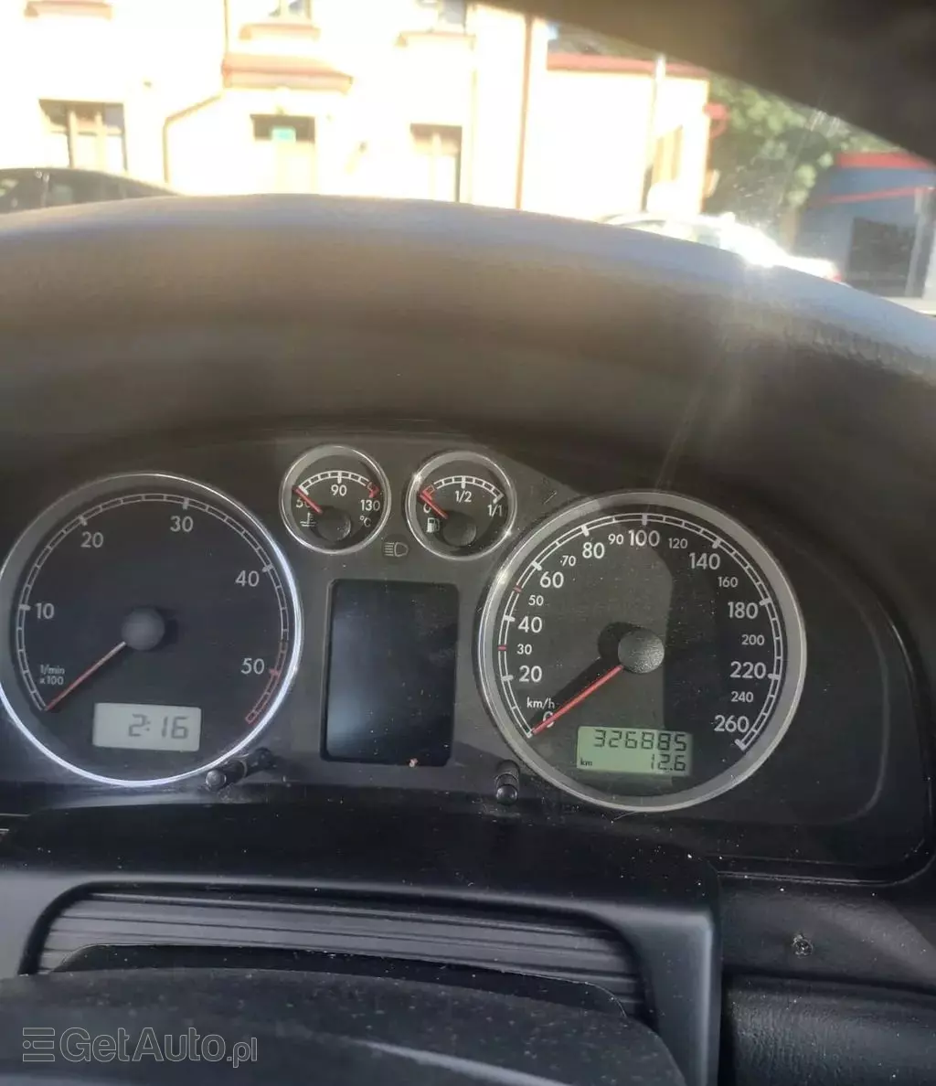 VOLKSWAGEN Passat 2.5 TDI (150 KM)