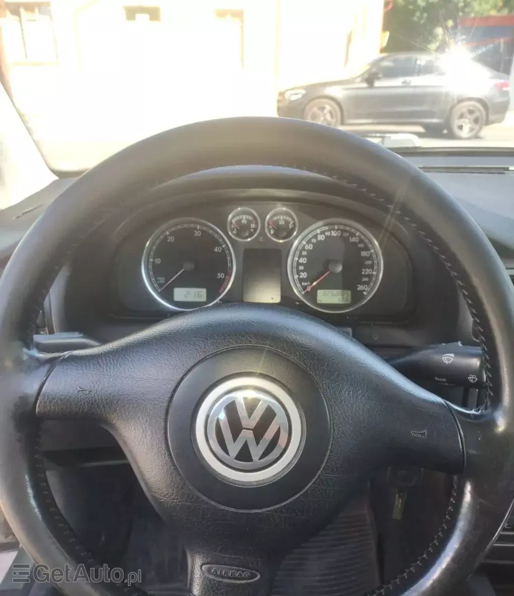 VOLKSWAGEN Passat 2.5 TDI (150 KM)