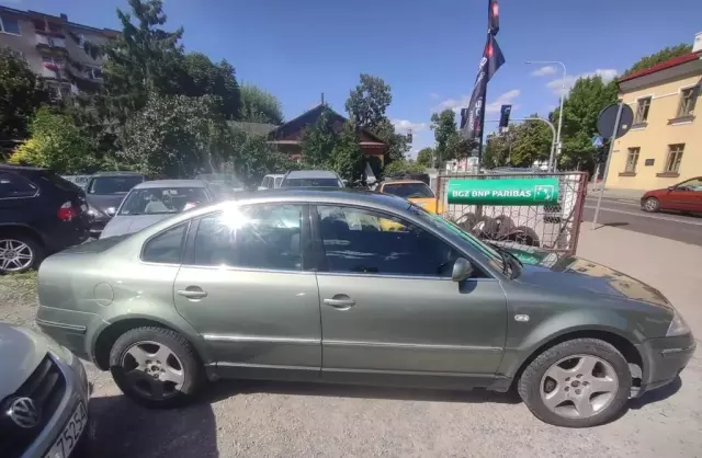 VOLKSWAGEN Passat 2.5 TDI (150 KM)