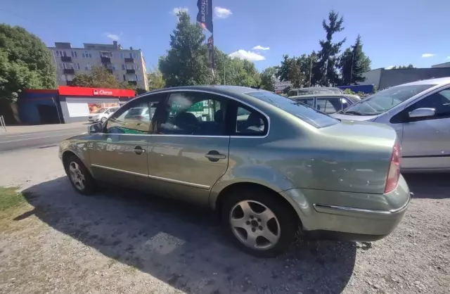VOLKSWAGEN Passat 2.5 TDI (150 KM)