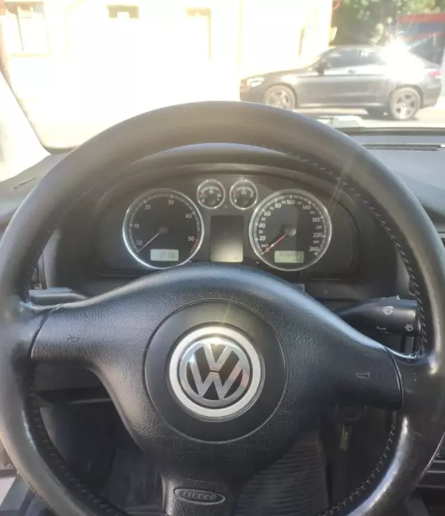 VOLKSWAGEN Passat 2.5 TDI (150 KM)