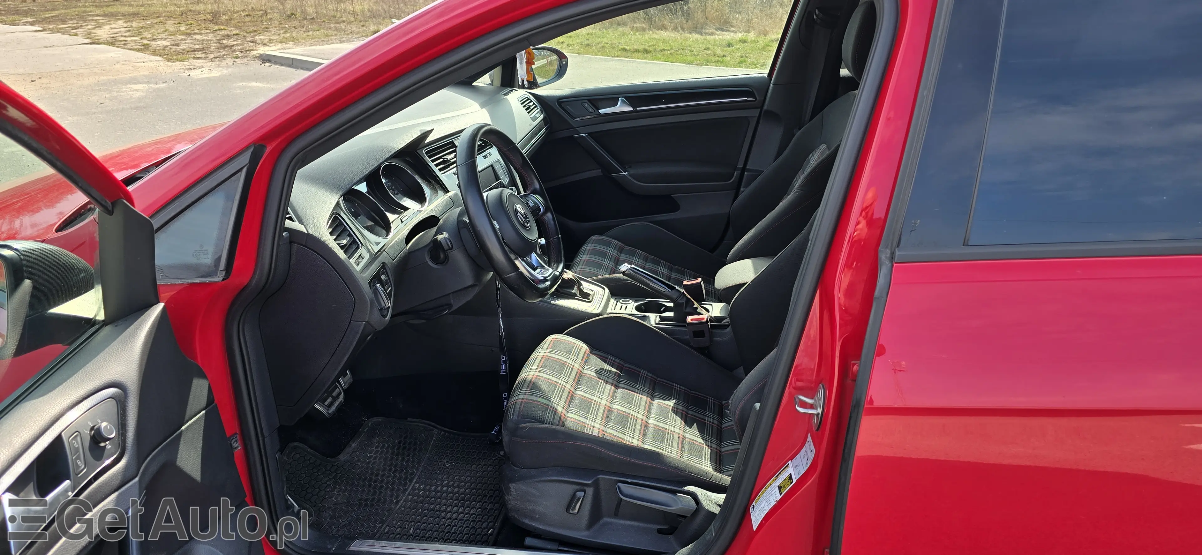 VOLKSWAGEN Golf GTI DSG