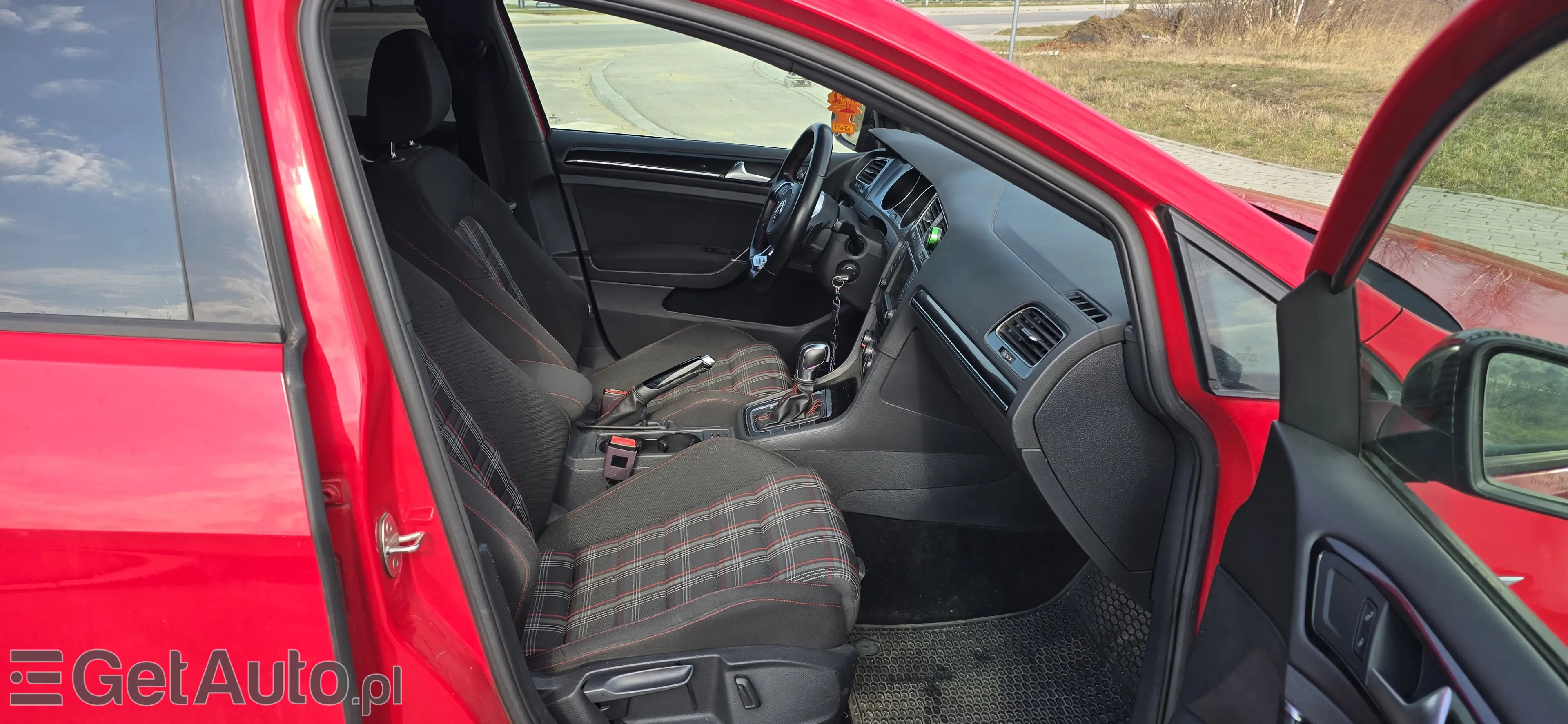 VOLKSWAGEN Golf GTI DSG