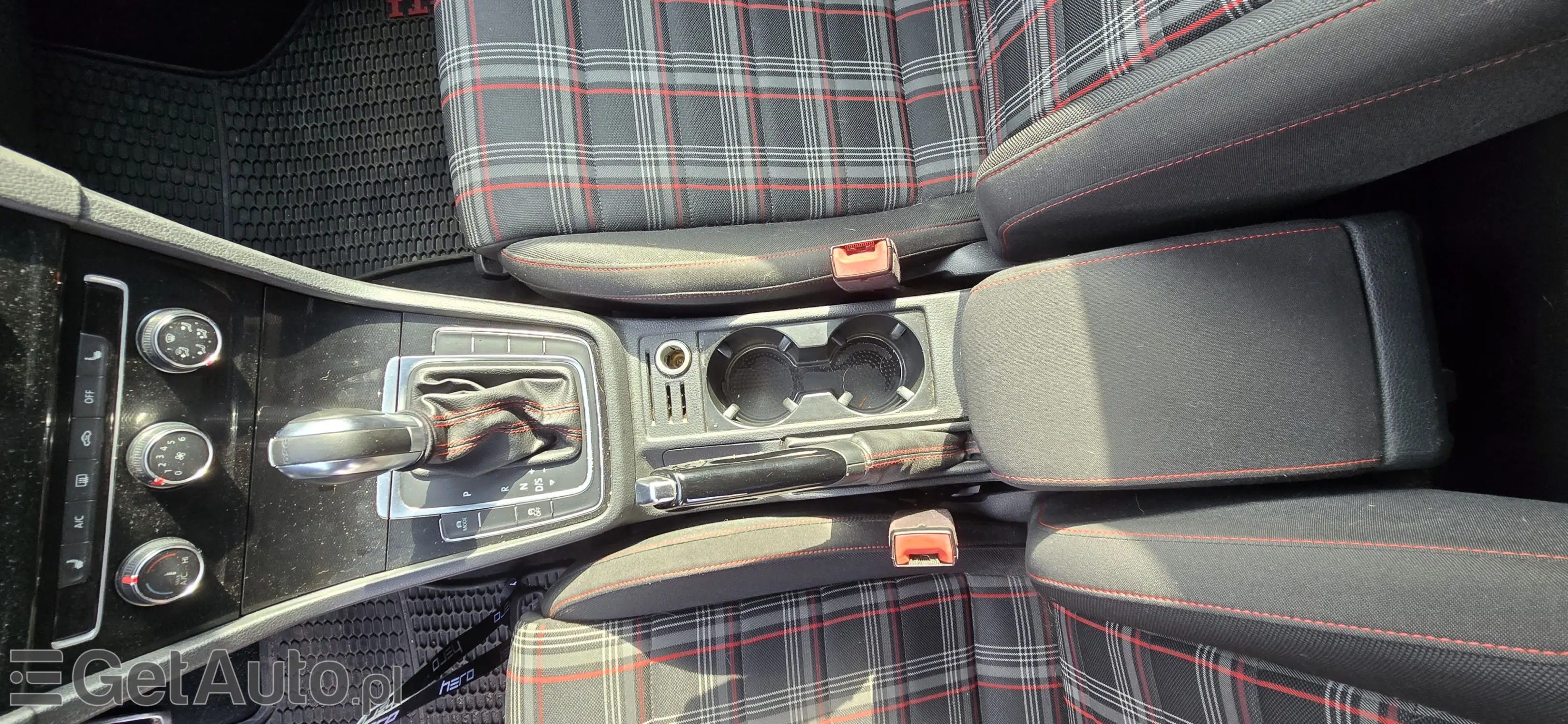 VOLKSWAGEN Golf GTI DSG