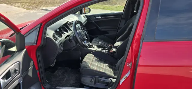 VOLKSWAGEN Golf GTI DSG