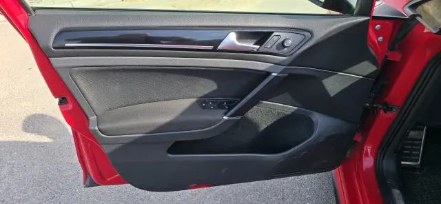 VOLKSWAGEN Golf GTI DSG