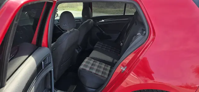 VOLKSWAGEN Golf GTI DSG