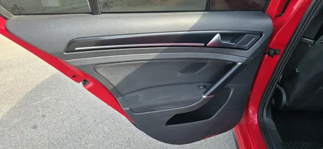 VOLKSWAGEN Golf GTI DSG