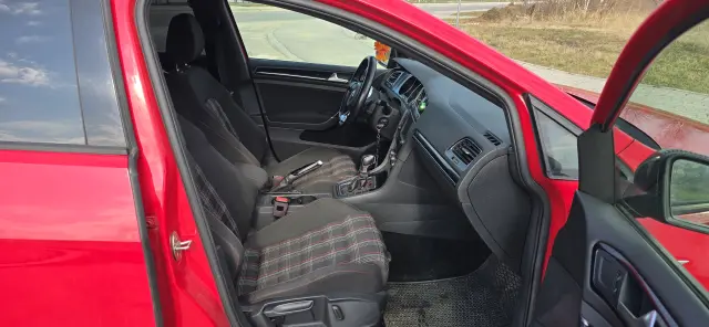 VOLKSWAGEN Golf GTI DSG
