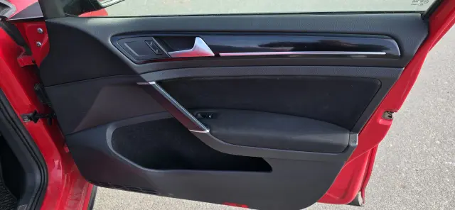 VOLKSWAGEN Golf GTI DSG