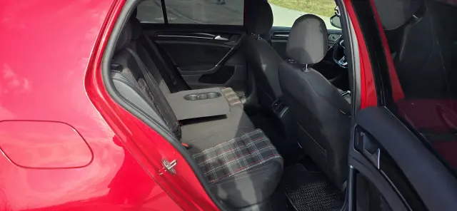 VOLKSWAGEN Golf GTI DSG