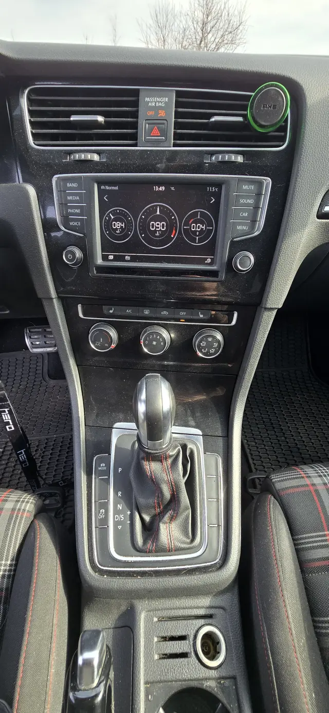 VOLKSWAGEN Golf GTI DSG