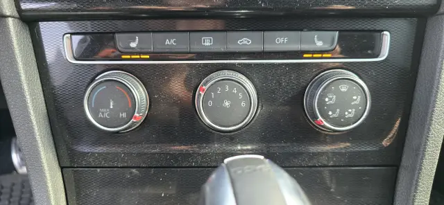 VOLKSWAGEN Golf GTI DSG