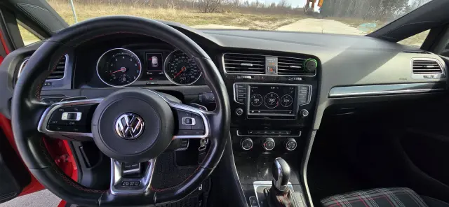 VOLKSWAGEN Golf GTI DSG