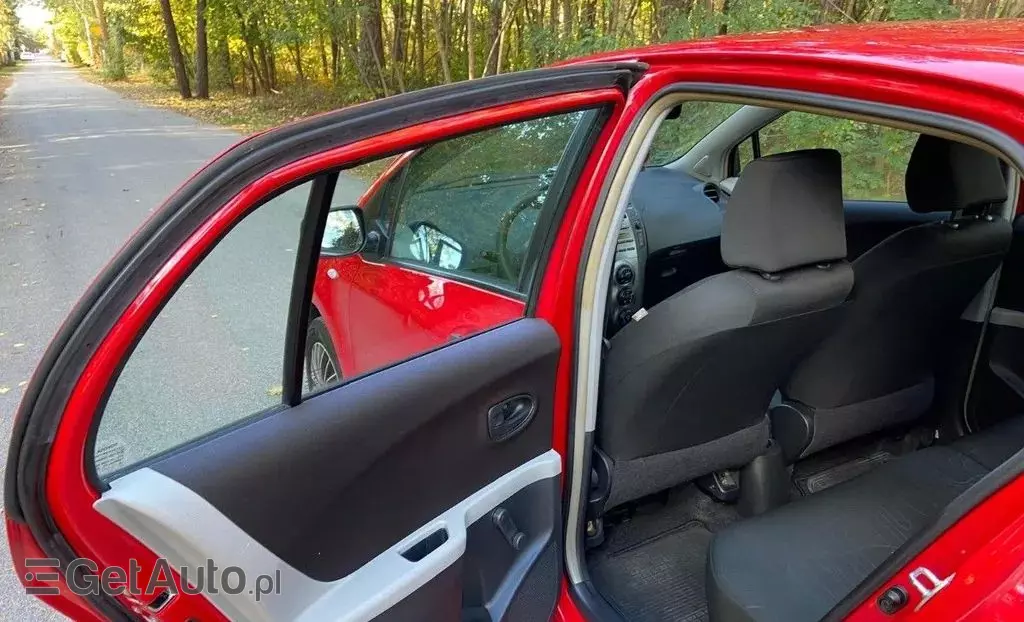 TOYOTA Yaris 