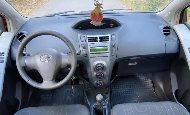 TOYOTA Yaris 