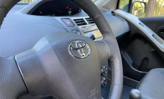 TOYOTA Yaris 