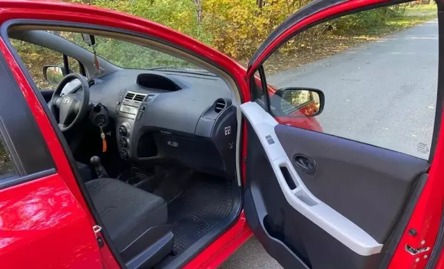 TOYOTA Yaris 