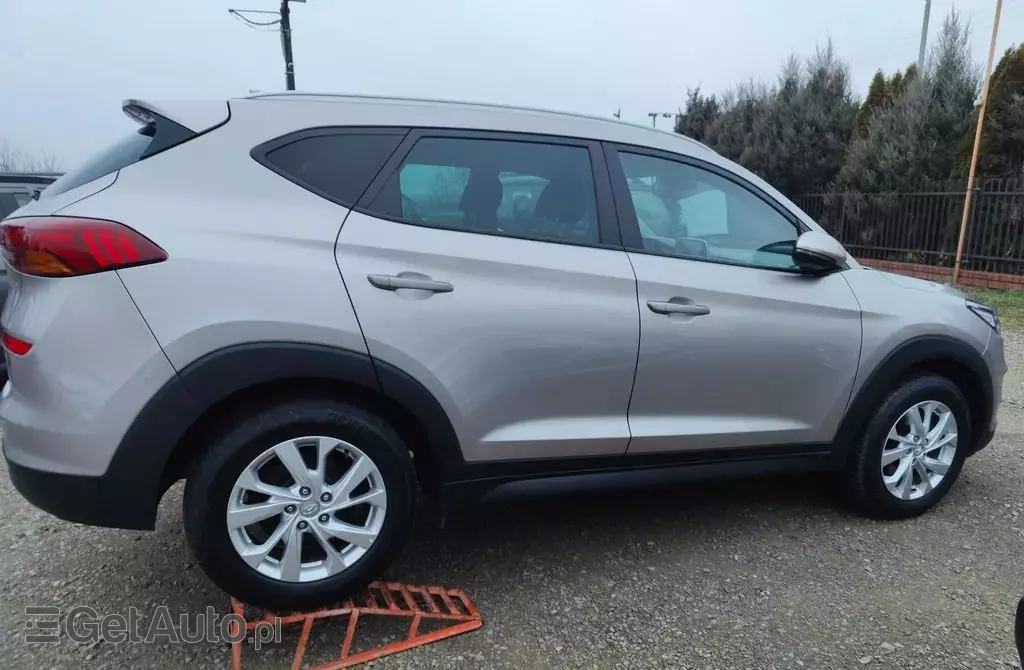 HYUNDAI Tucson 