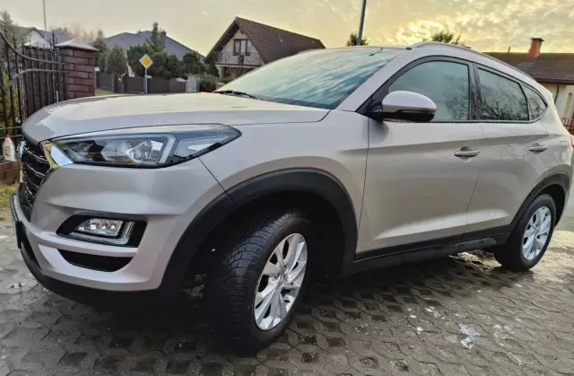 HYUNDAI Tucson 