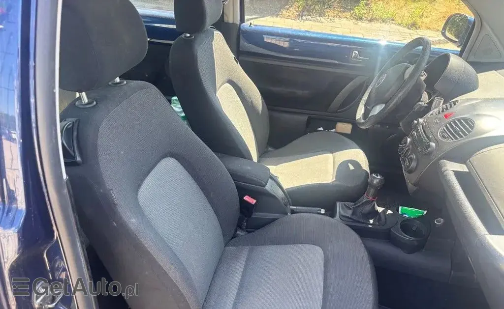 VOLKSWAGEN New Beetle 