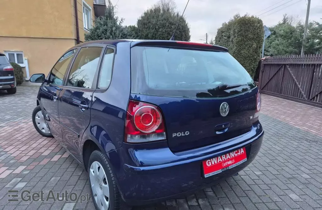 VOLKSWAGEN Polo 