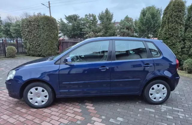 VOLKSWAGEN Polo 