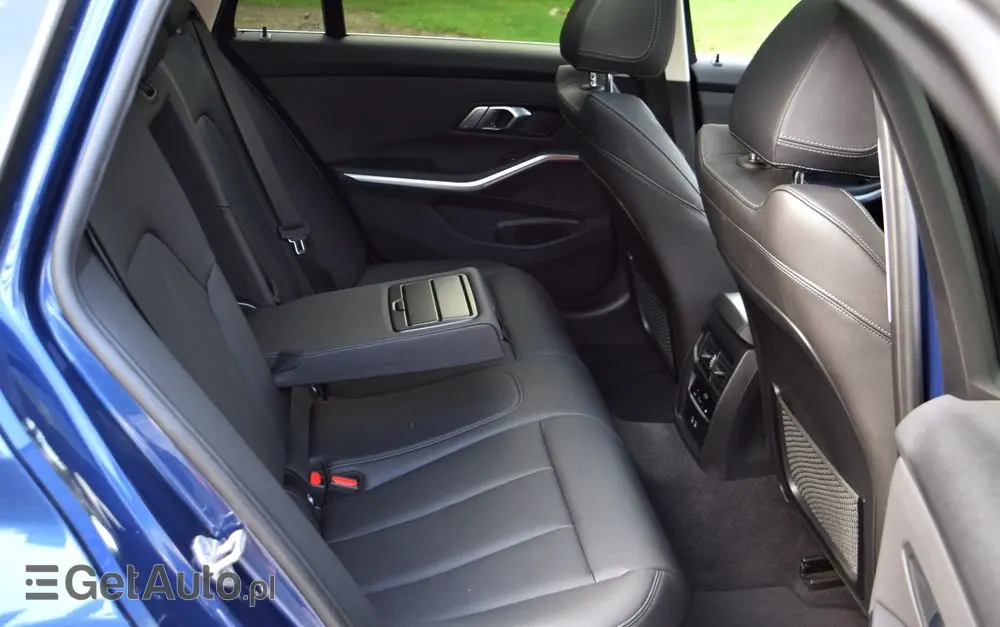 BMW Seria 3 320d xDrive Luxury Line sport