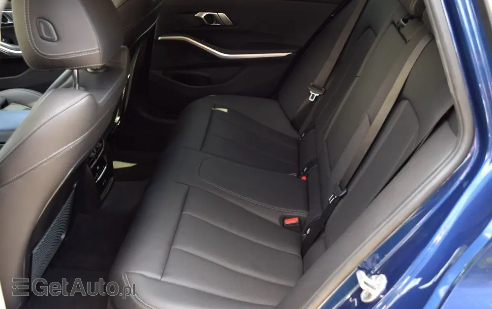 BMW Seria 3 320d xDrive Luxury Line sport