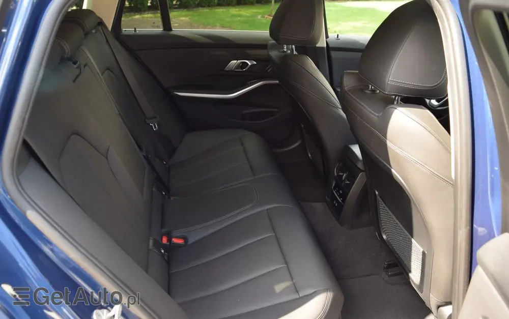 BMW Seria 3 320d xDrive Luxury Line sport