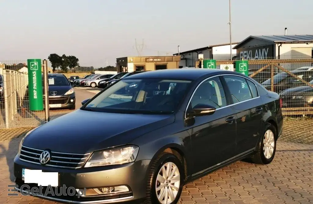 VOLKSWAGEN Passat 