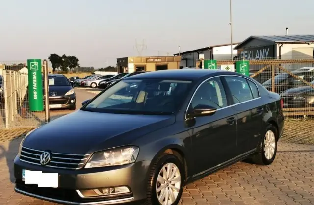VOLKSWAGEN Passat 