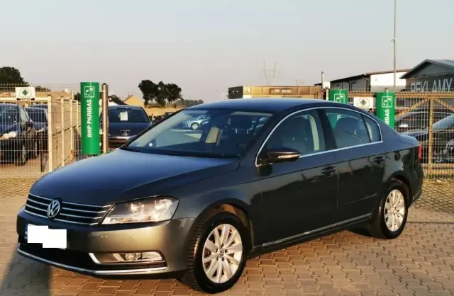 VOLKSWAGEN Passat 