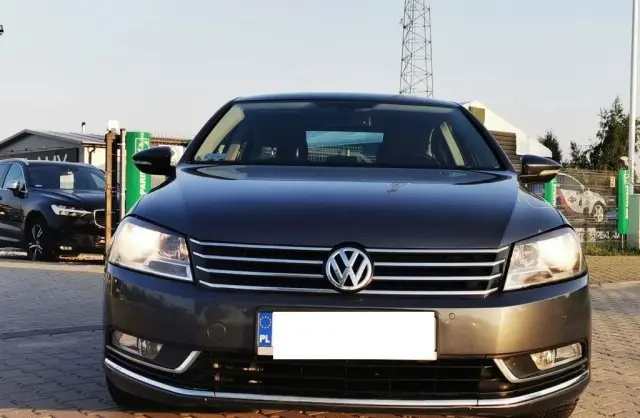 VOLKSWAGEN Passat 