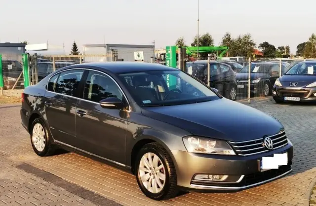 VOLKSWAGEN Passat 