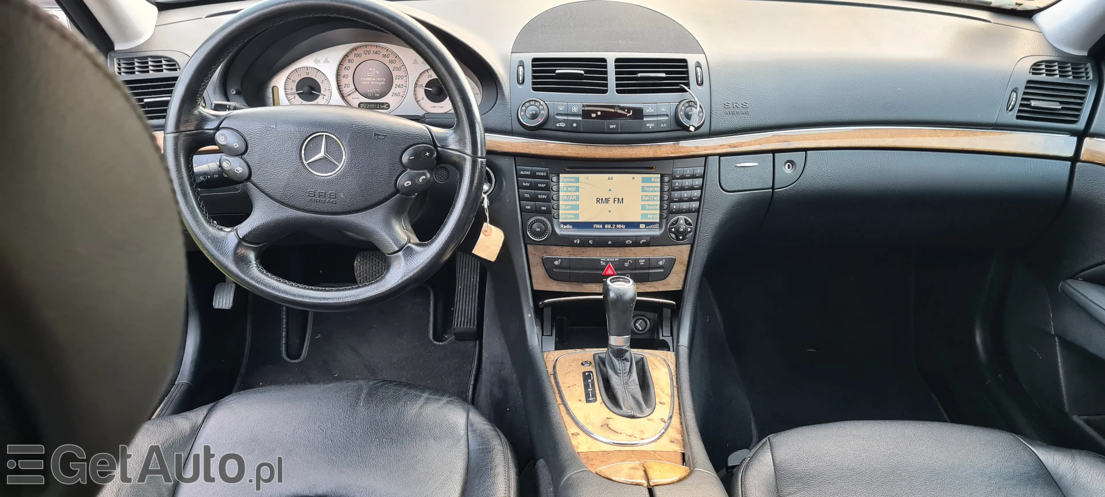 MERCEDES-BENZ E320 4matic